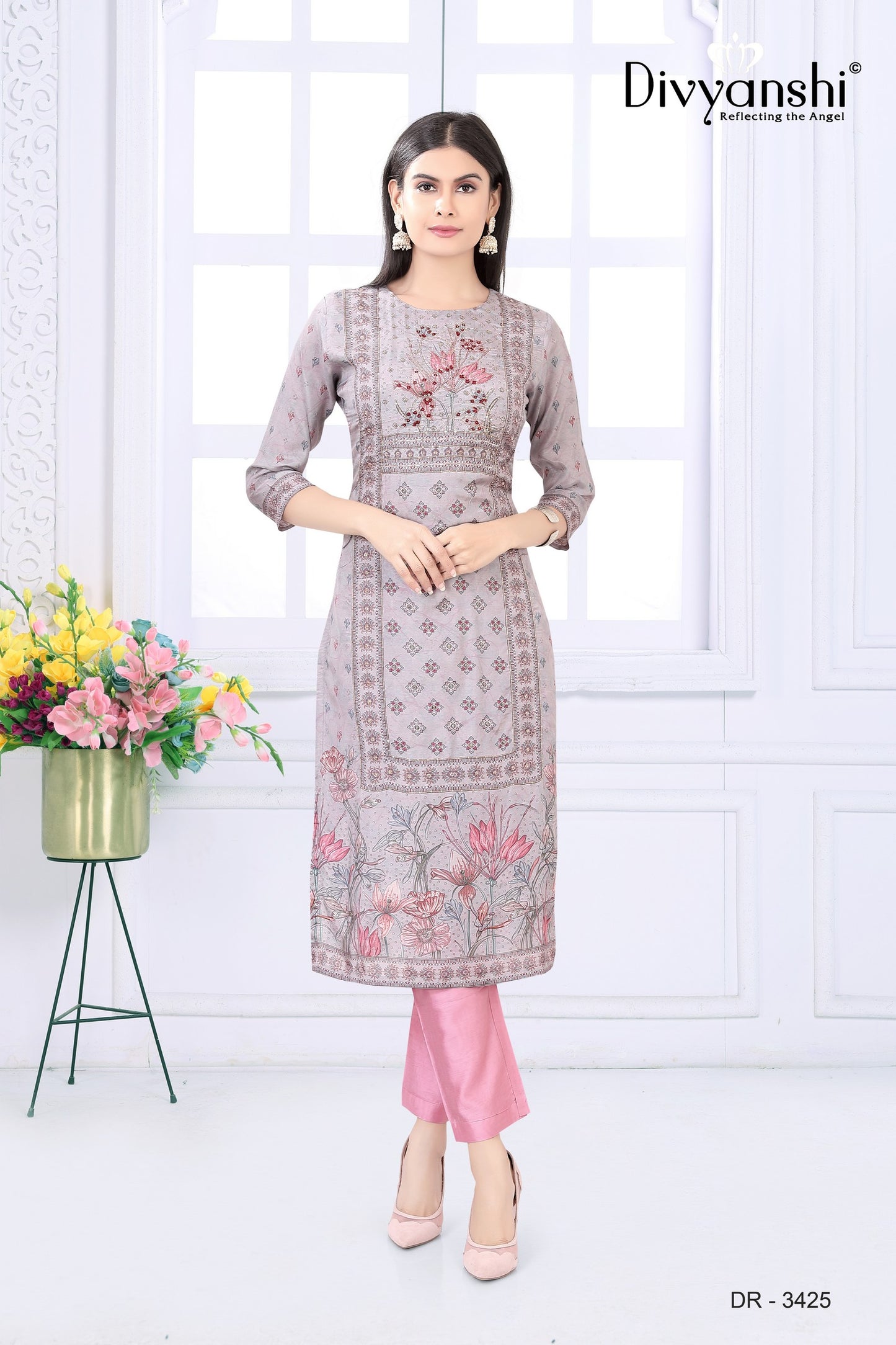 Straight Fit Designer Printed Kurti with Hint of Detailed Handwork for make outfit Elegant (DR3425A)