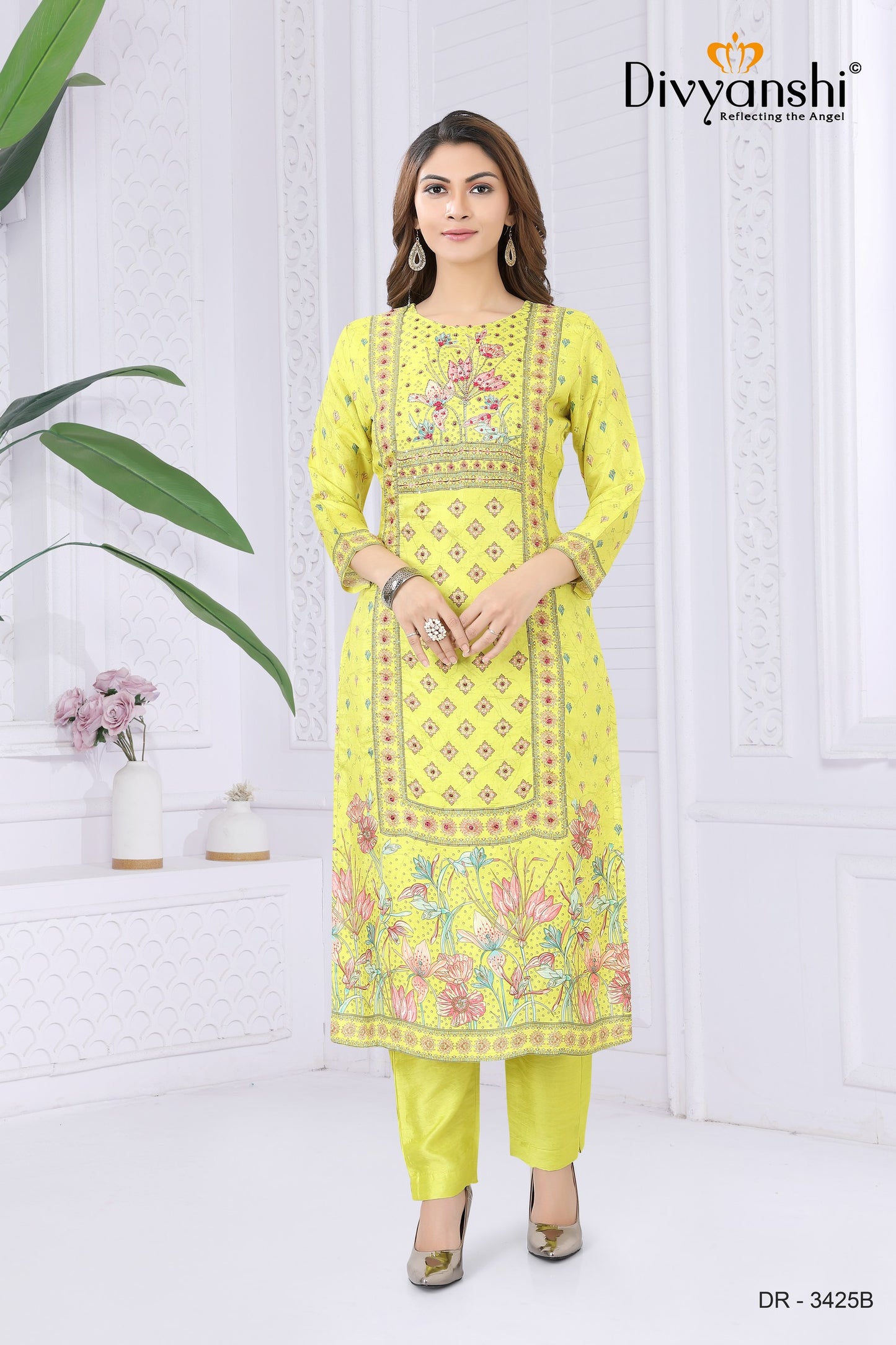 Straight Fit Designer Printed Kurti with Hint of Detailed Handwork for make outfit Elegant (DR3425B)